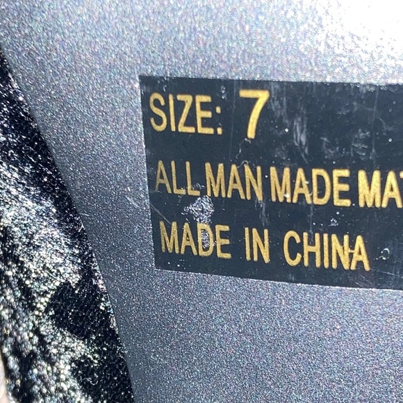 New Black Velvet Platform Heels    Size 7 - Picture 7 of 9